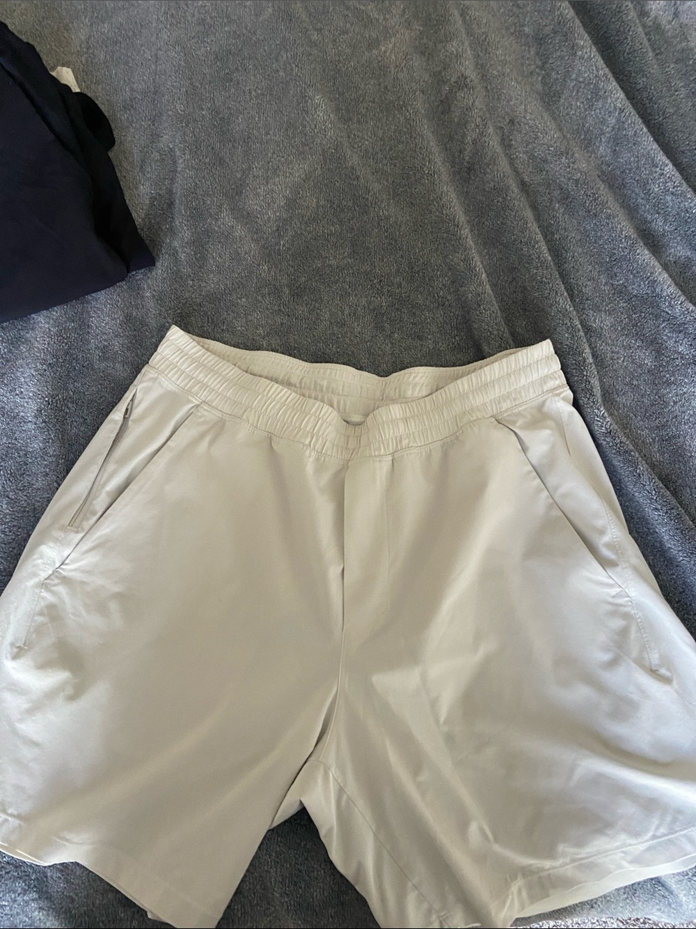 lululemon athletica Men’s Bone Off-White pace breaker Shorts - Picture 2 of 2